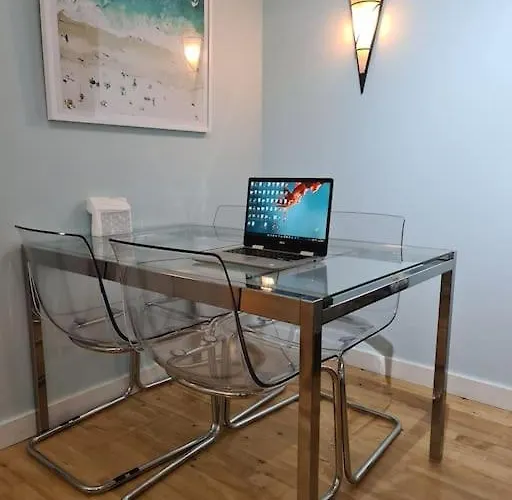 Impressive At Centre Apartman